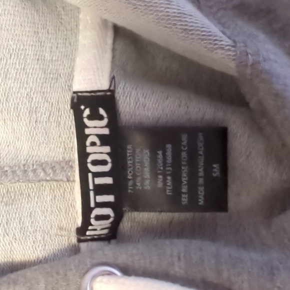 Queer All Year crop hoodie - Picture 4 of 4